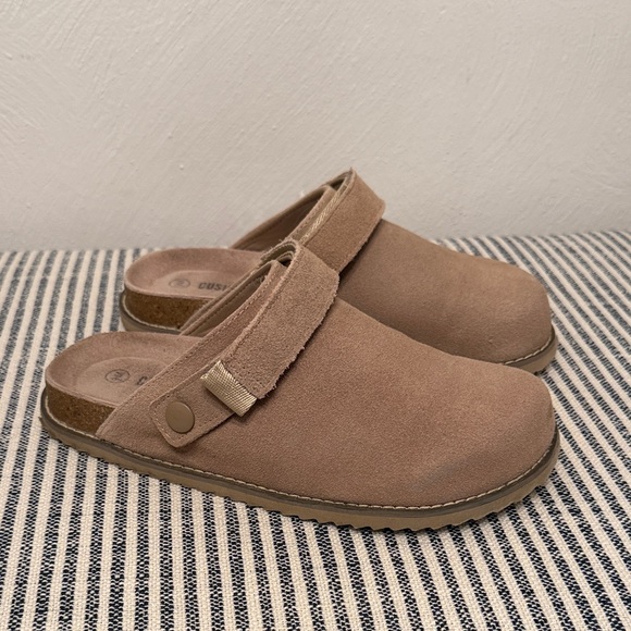 Cushionaire Shoes - Cushionaire Clogs Size 9